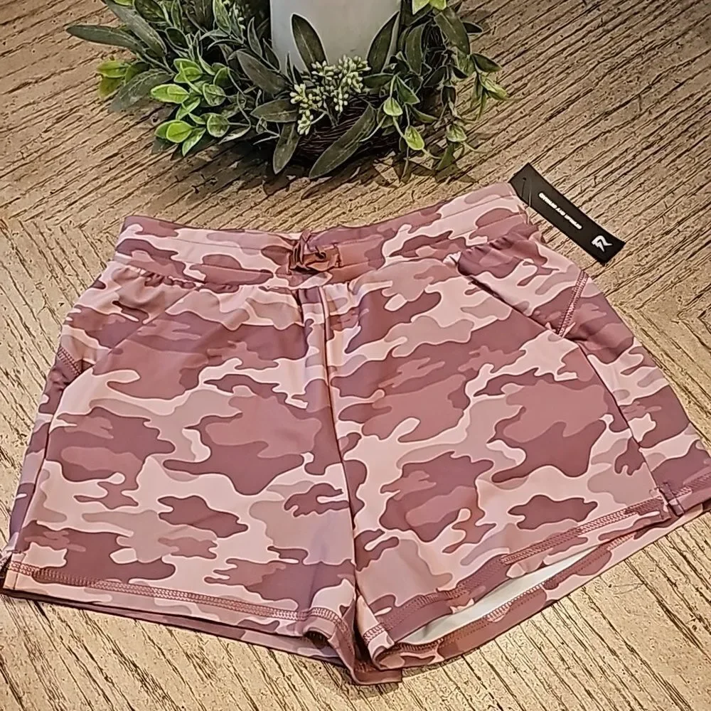 Girls Pink camo shorts size L 12-14 NWT has 2 pockets
